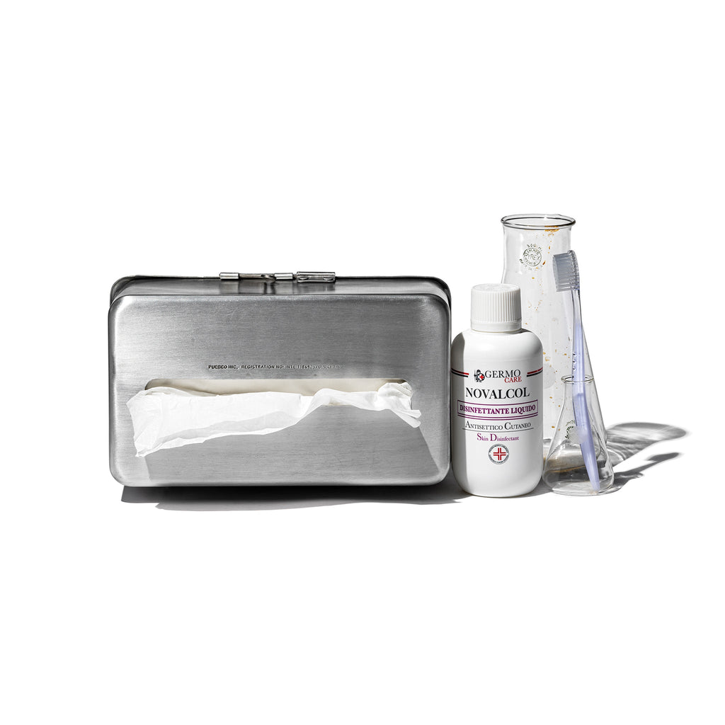 WALL-MOUNTED PAPER TOWEL CASE